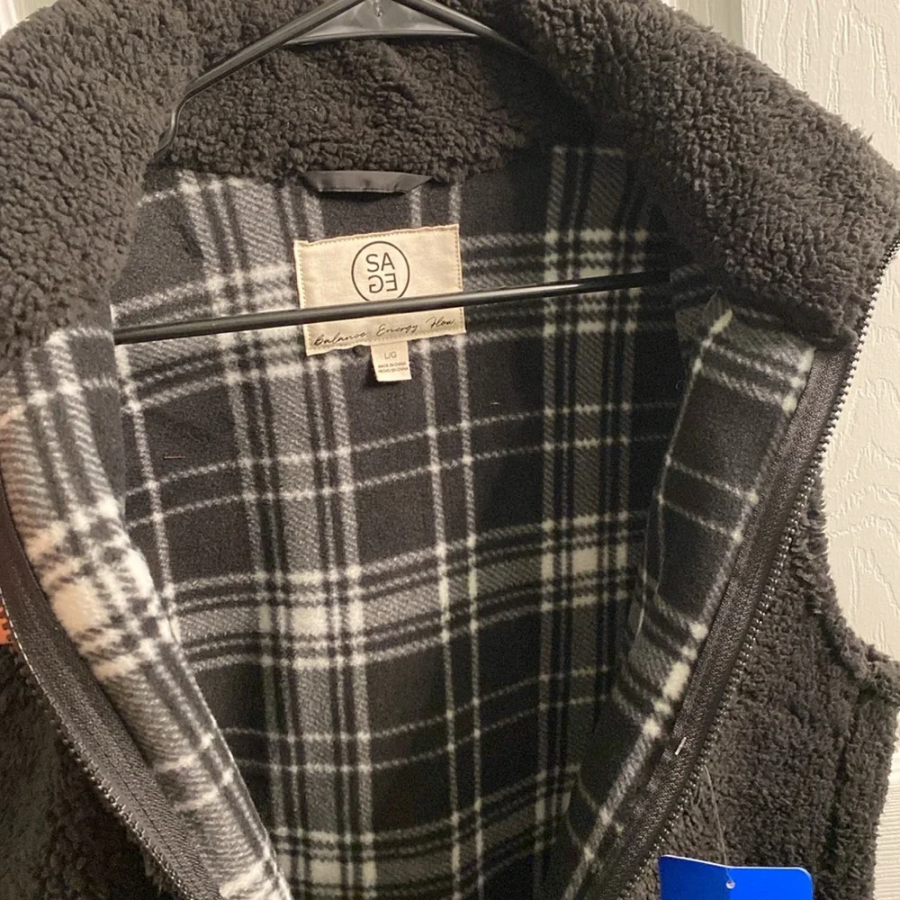 NWT Sage Collective Women's Sherpa Fleece Lined Plush Vest in Black - Picture 3 of 8